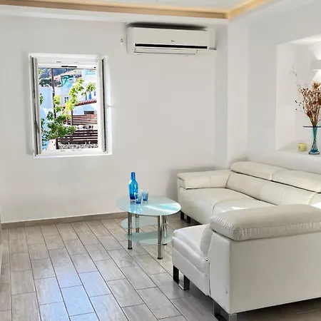 Сasa de vacaciones Stone House With Roof-top Terrace Sea At 10 Meters
